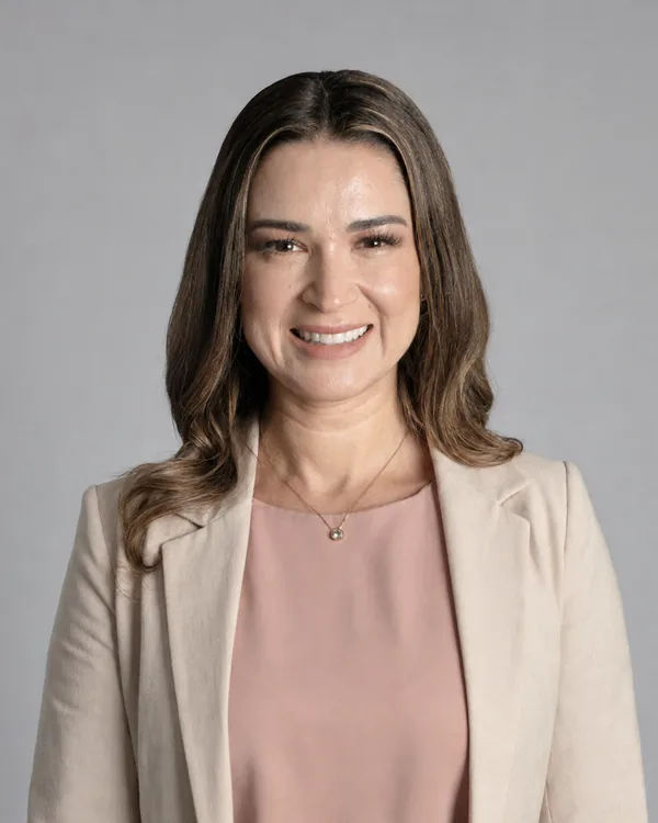 Emilia Chagas, CEO · GoodLeader